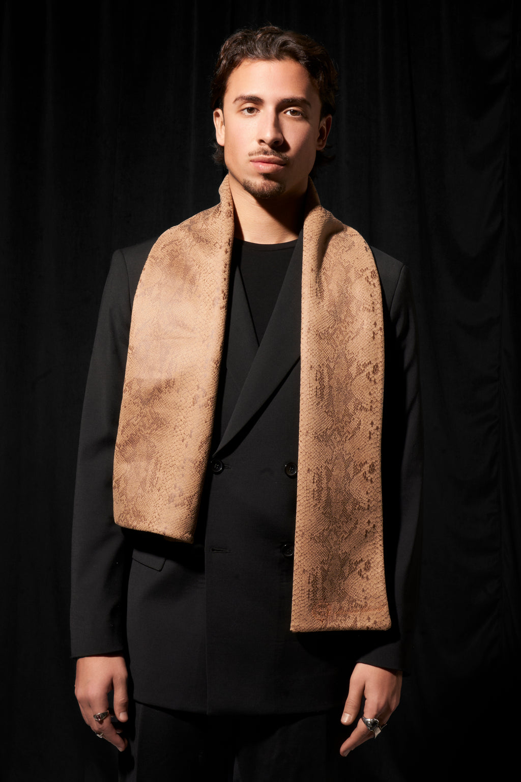 Silent Provoking — Beige Snake Scarf