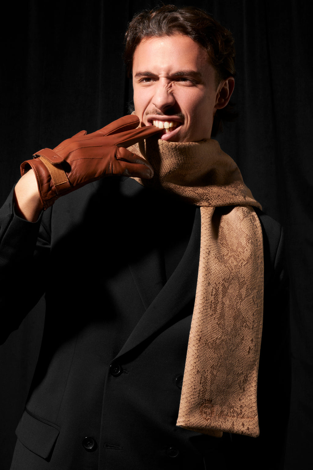 Silent Provoking — Beige Snake Scarf